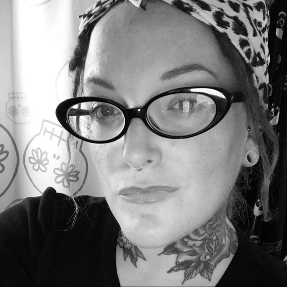 Meet your Posher, Erica - Picture 2 of 8